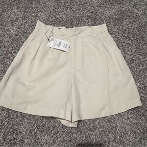 Zara Women's Beige Shorts